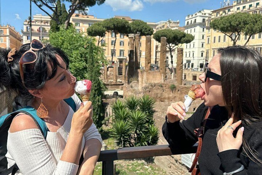 Tasting real gelato in front of ancient ruins 4