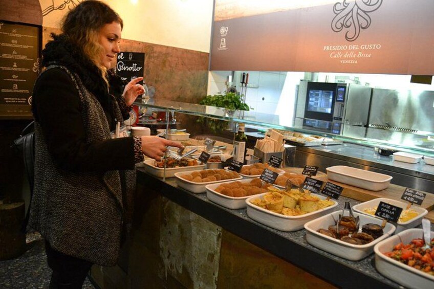 Venice Street Food Tour with Local Guide with Local Food Market Visit 2