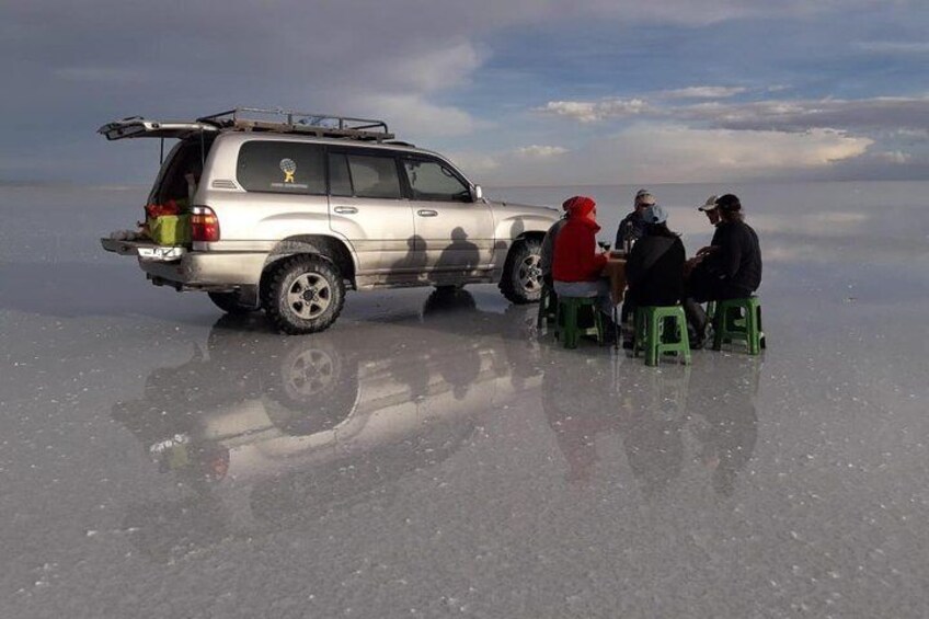 Luxury Uyuni Salt Flats 3D 2N Tour From La Paz by Air