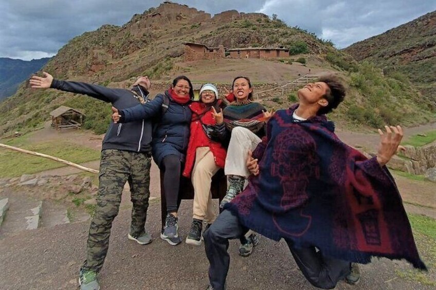 Feliz en el parque arqueológico de Pisac