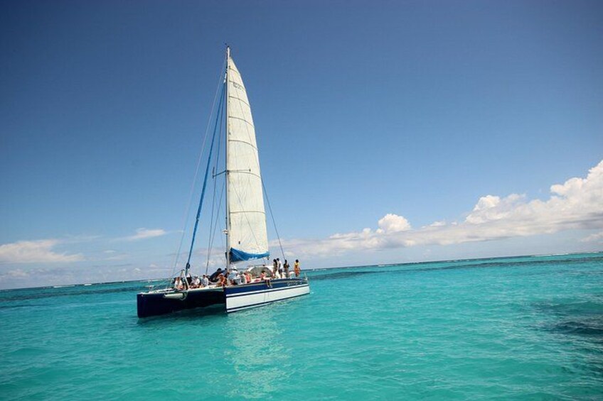 Turquoise Blue water, paradise Sailor 2