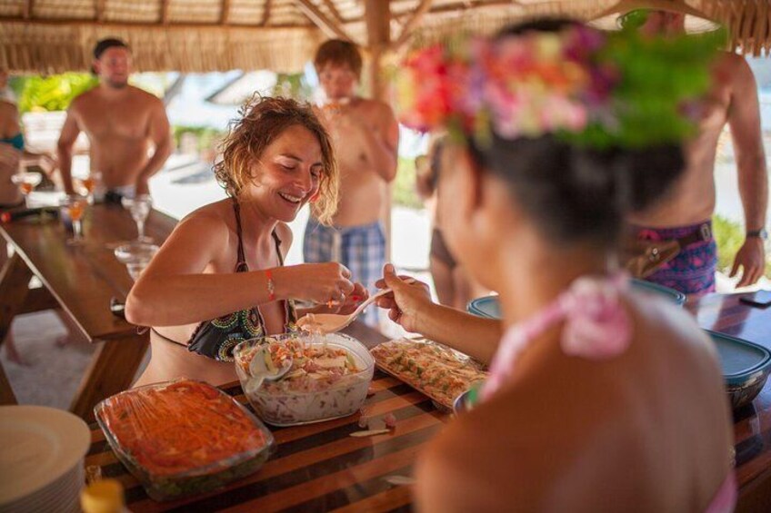 For the lunch break, you will enjoy a Polynesian BBQ on our private island