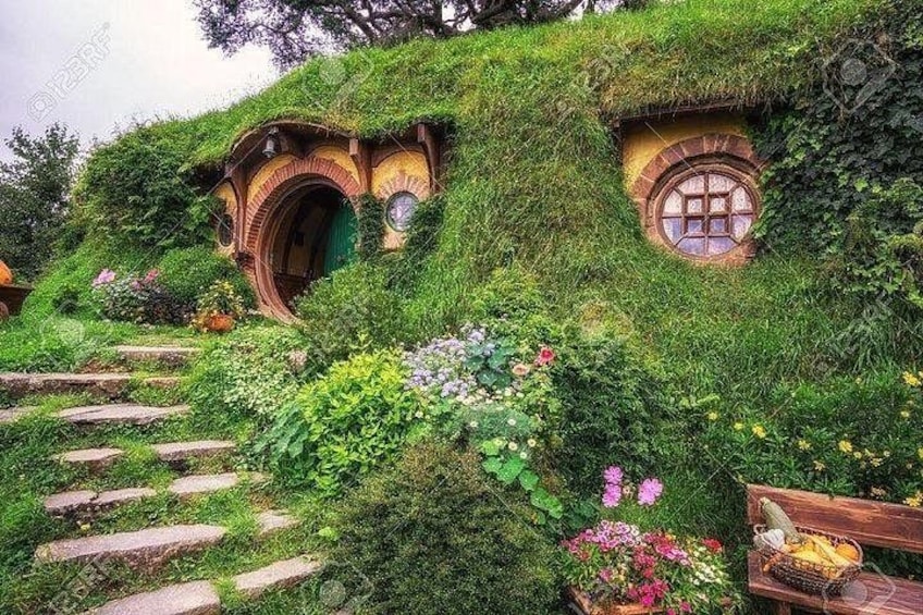 Private Luxury Tour to Hobbiton Movie Set & Waitimo Glowworm Cave 1