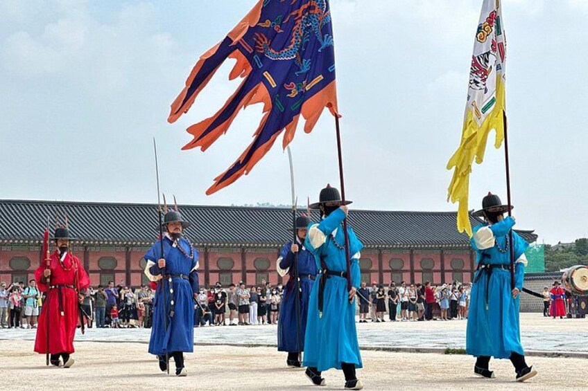 Seoul City Half Day Tour-Gyeongbok Palace Guard Changing Ceremony 2