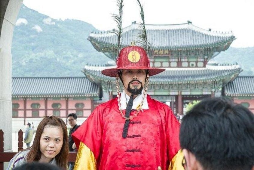 Seoul City Half Day Tour-Gyeongbok Palace Guard Changing Ceremony 3