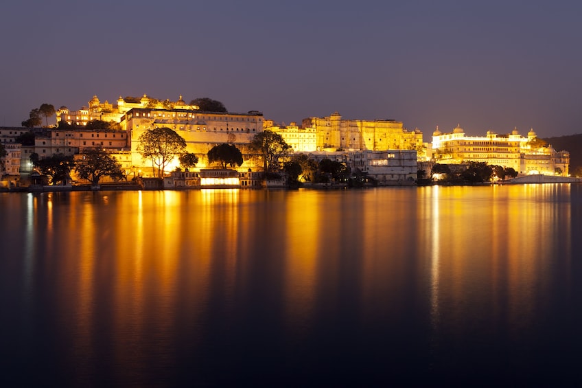 Lake Pichola Sunset Boat Experience from Udaipur