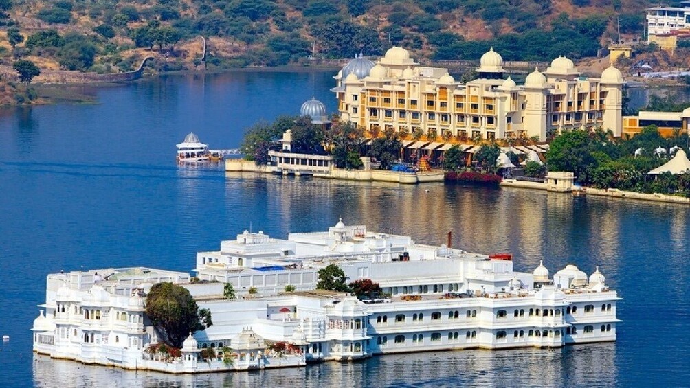 Lake Pichola Sunset Boat Experience from Udaipur