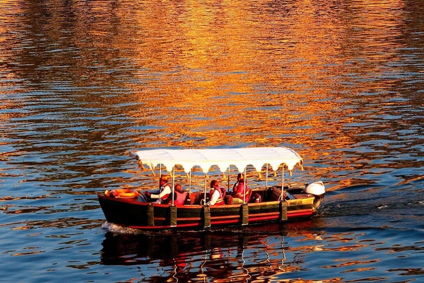 Lake Pichola Sunset Boat Experience from Udaipur