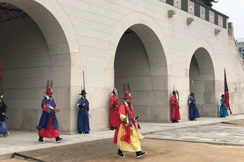 Seoul Day Tour: Gyeongbokgung Palace, N Seoul Tower, Insadong 3
