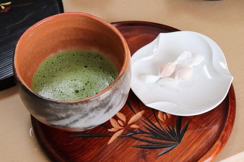 Sushi or Obanzai Cooking and Matcha with a Kyoto Native in her Home