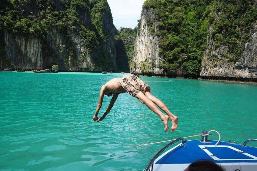 Phi Phi & Maya Bay PREMIUM Trip by Speedboat: Full Food & Pickup 2