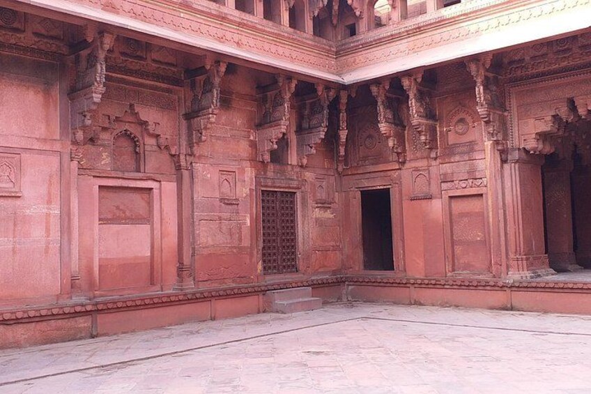 Beautiful palace of Agra Fort 5