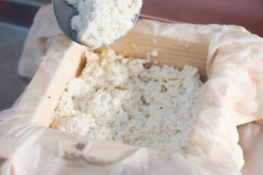 Use your wooden tofu mold to make authentic Daxi tofu 1