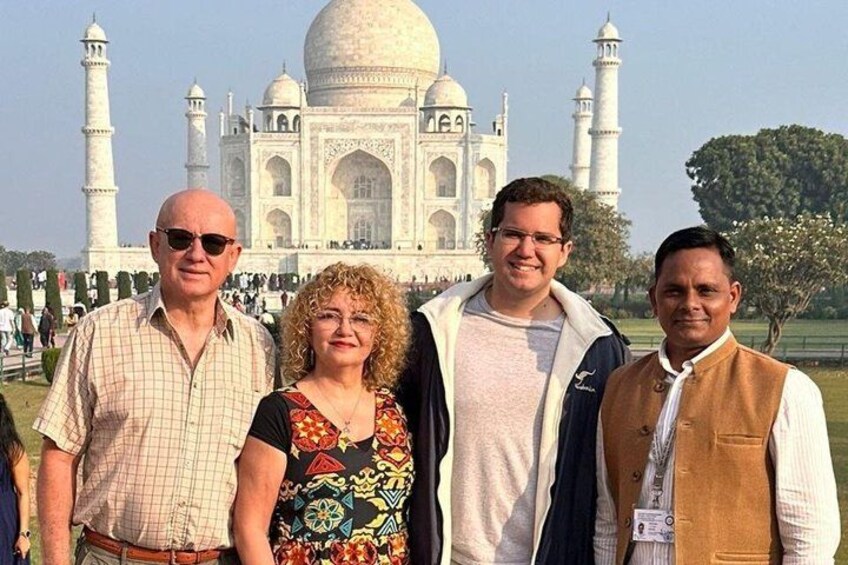 1-Day Trip to Taj Mahal, Agra from Bangalore with Both Side Commercial Flights 1