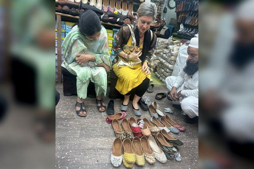 Private Delhi Shopping Tour with Expert Female Consultant 4
