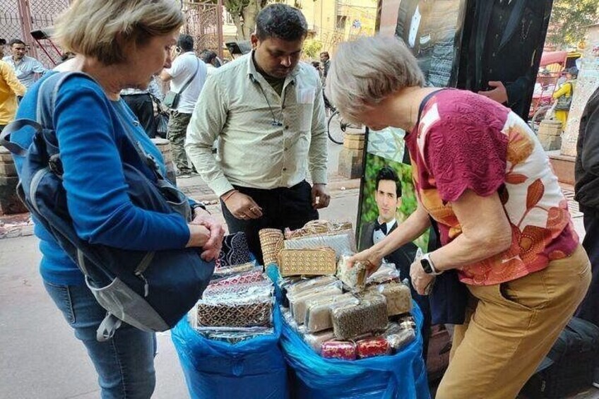 Private Delhi Shopping Tour with Expert Female Consultant 4