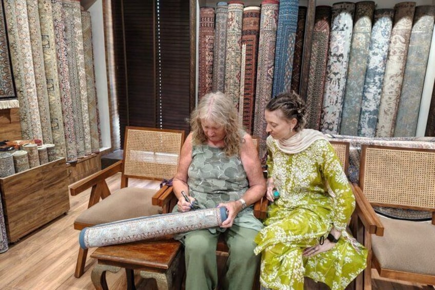 Customized Half Day or Full Day Delhi Shopping Tour with Female Consultant 5