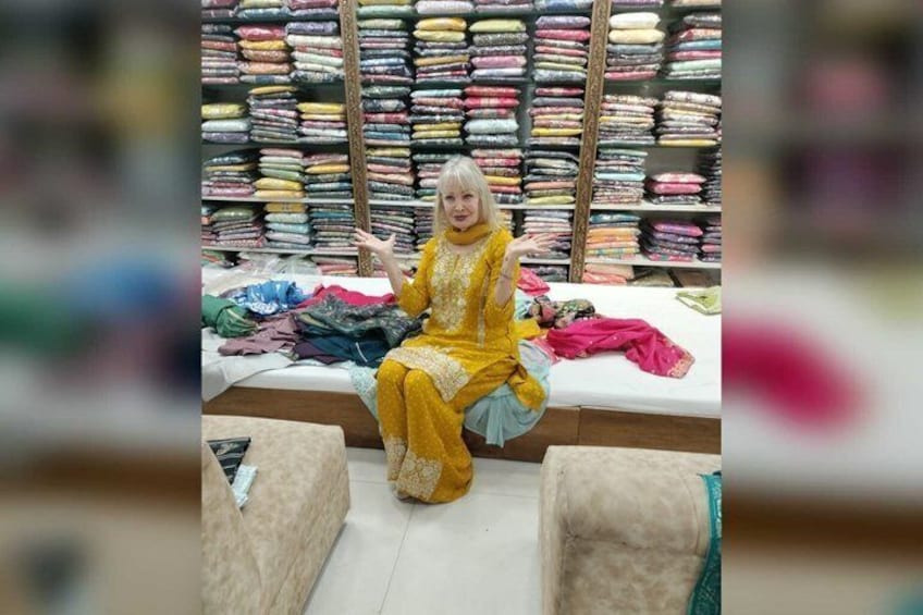 Customized Half Day or Full Day Delhi Shopping Tour with Female Consultant 2