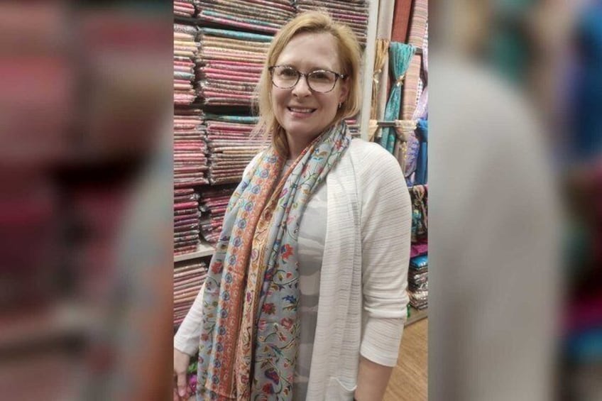 Customized Half Day or Full Day Delhi Shopping Tour with Female Consultant 3