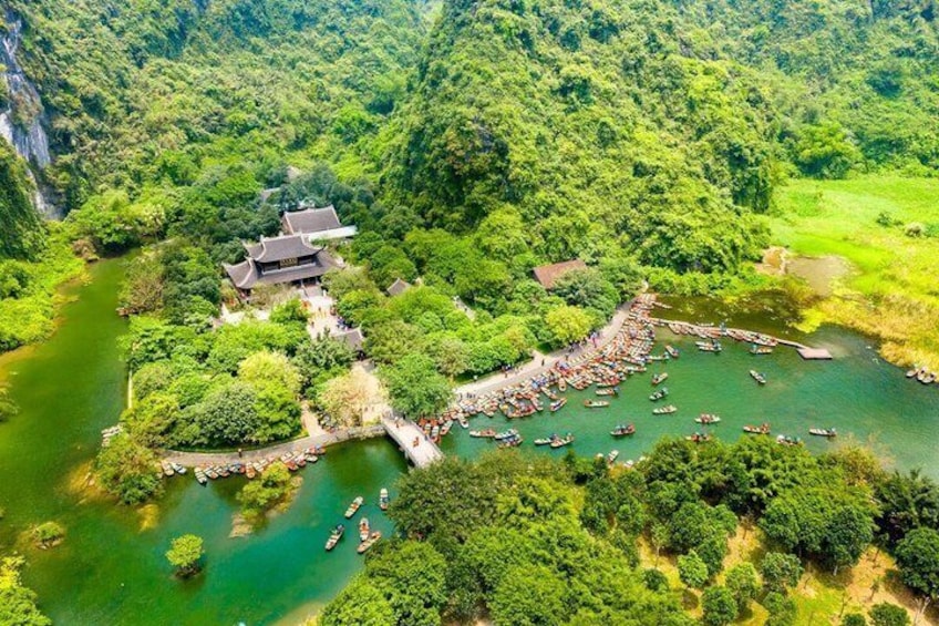 Ninh Binh Day Tour from Hanoi with Boat and Bike 3