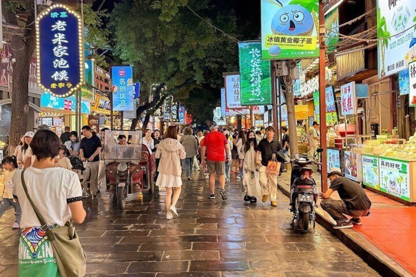 Mini Group Xian Day Tour to Terracotta Army, City Wall, Pagoda and Muslim Bazaar 2