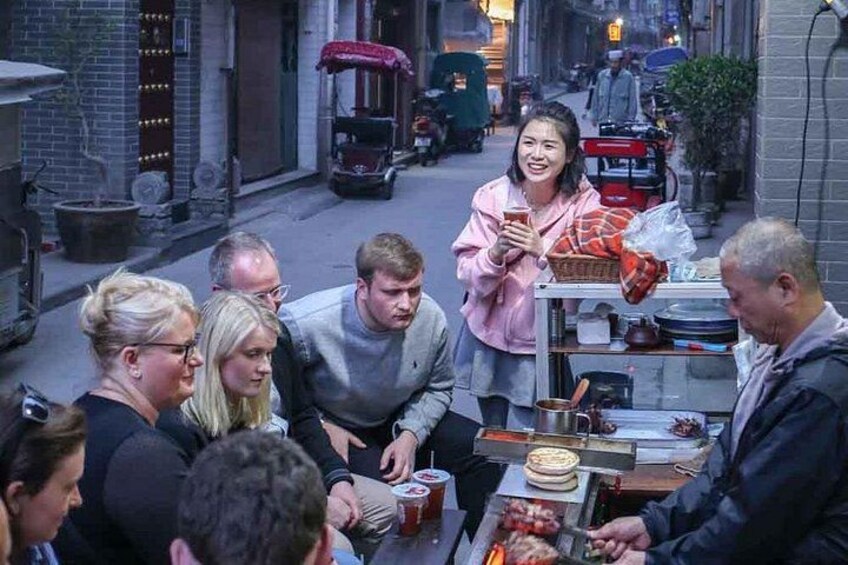 Watch your bbq grilled and seasoned in a local Muslim Quarter alleyway. 3