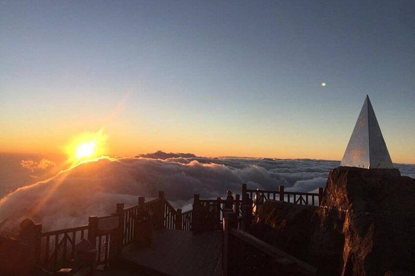 Beautiful sunrise on Fansipan 2