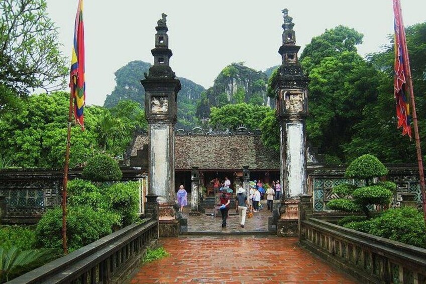Hoa Lu Tam Coc Full-Day DELUXE Tour Including BUFFET LUNCH & River Boat Ride 4