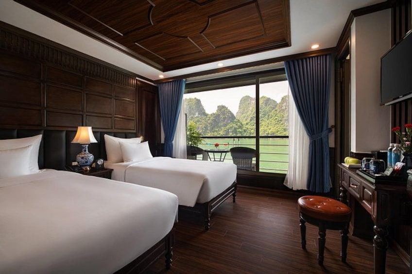 Ha-Long-Bay-and-Lan-Ha-Bay-Luxury-room 1