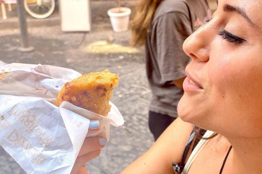 Tasty Naples Street Food Tour of MustEat Gourmet Specialties and MustSee Sites 4