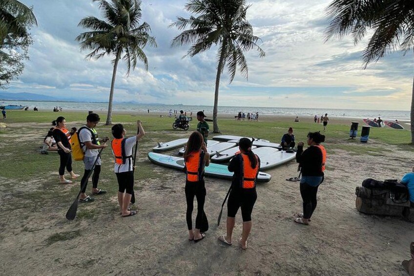 Stand Up Paddle Boarding At Tanjung Aru, Sabah 3