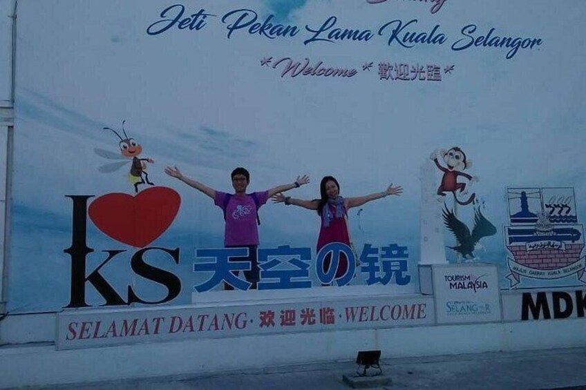 A large welcome sign with a heart symbol and the text 'I ♥ KS' and 'Selamat Datang.' 3