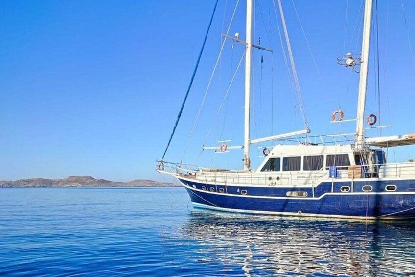 Mykonos Sail Cruise to Delos and Rhenia Islands 2
