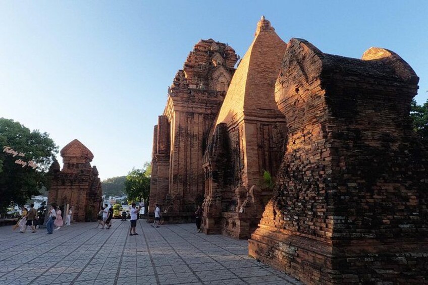 Ponagar temple - Half day Nha Trang city tour 3