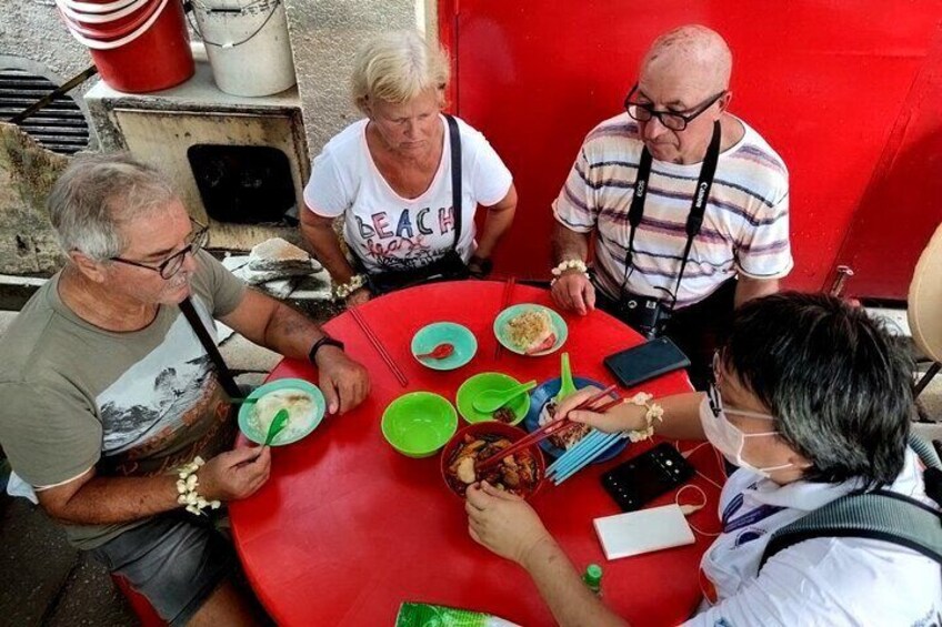 Food tasting at the only Malaysian know best eating place 2
