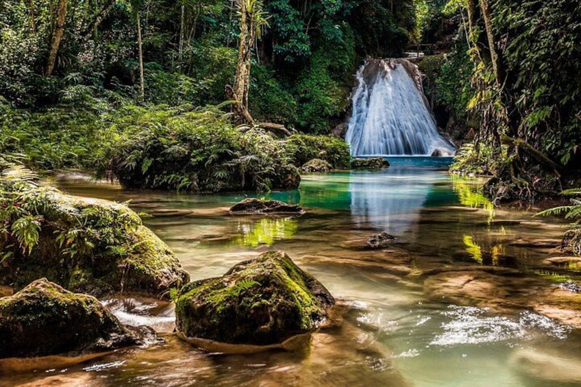Blue hole (Secret falls and Blue lagoons). 3