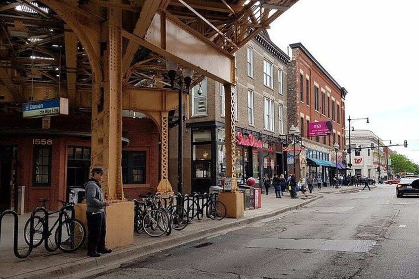Dive into the Wicker Park food scene on our Chicago Food & Bike Tour. Ride a Bicycle through bold bites and hidden gems—one of the top Culinary Things to do in Chicago. 2