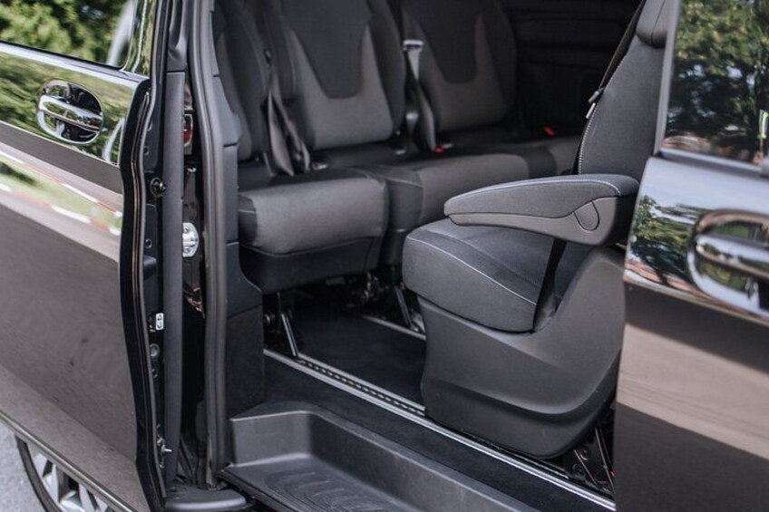 Oslo: Get Private City Tour with Guide & Driver by Luxury Minivan 3