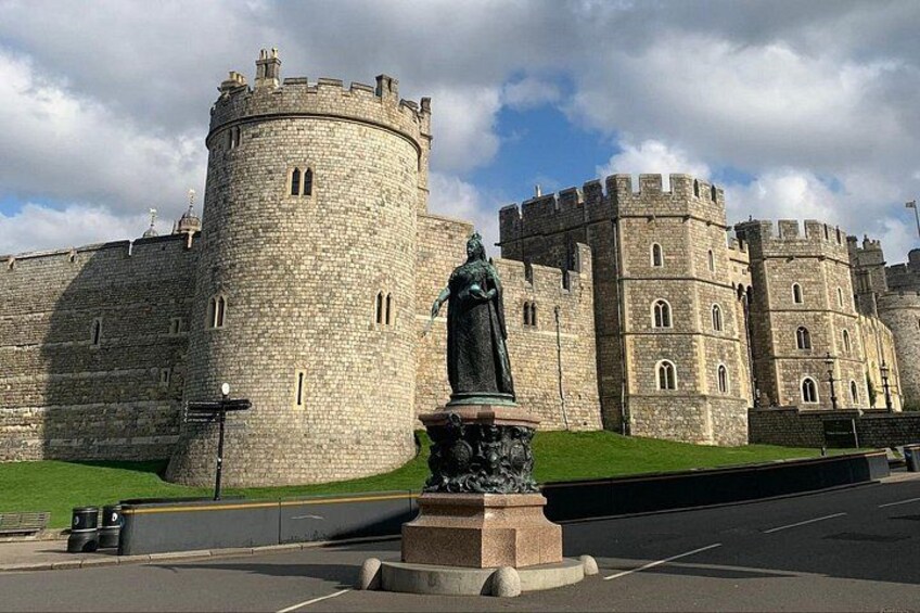 Windsor Castle Half Day Trip from London by Luxury Coach 2