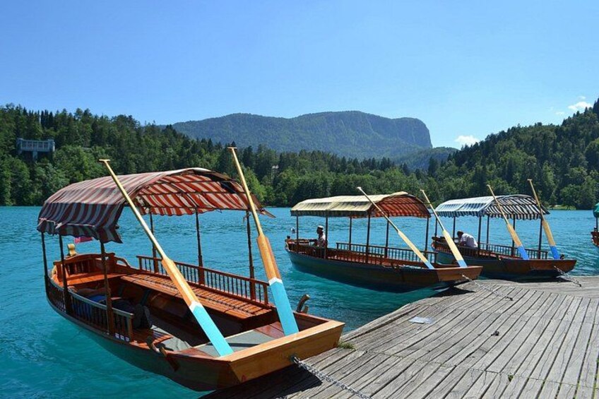 The Pletna boat - Bled 4