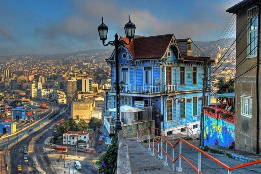 Private experience Walking Tour in Valparaiso from Santiago