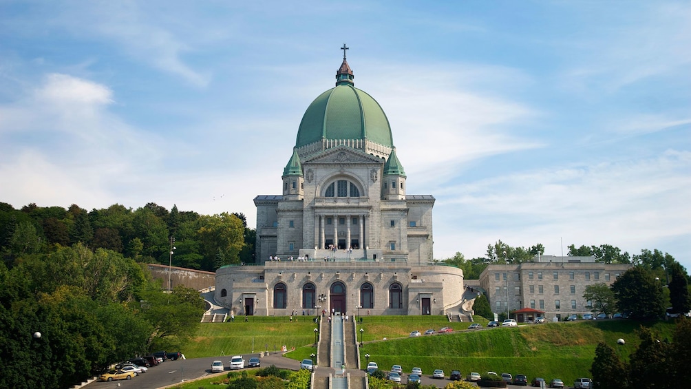 Wide view of St. Joseph’s Oratory