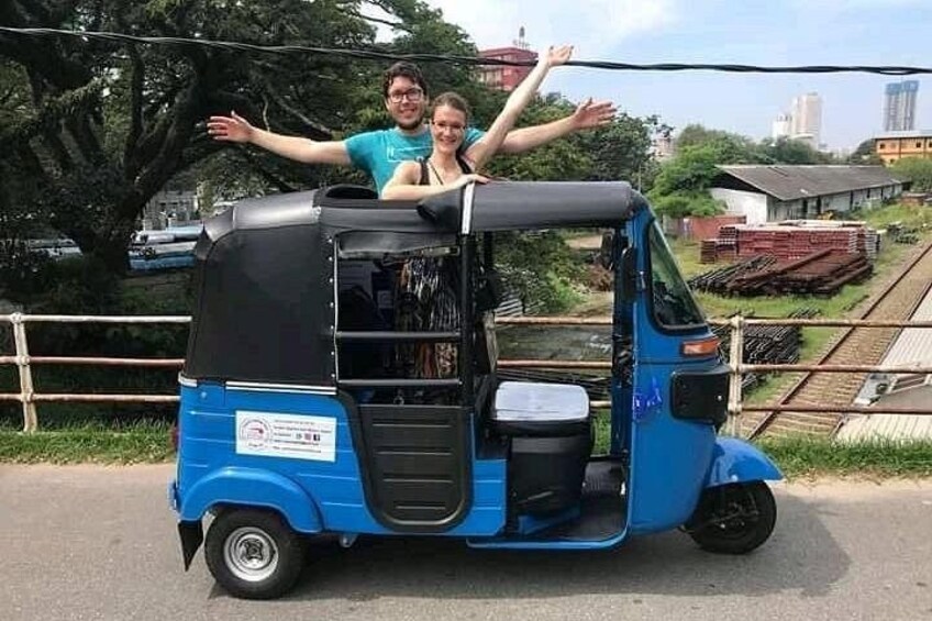 Colombo Tuk Tuk City Tour -Sightseeing Entry Fees & Food Included 1