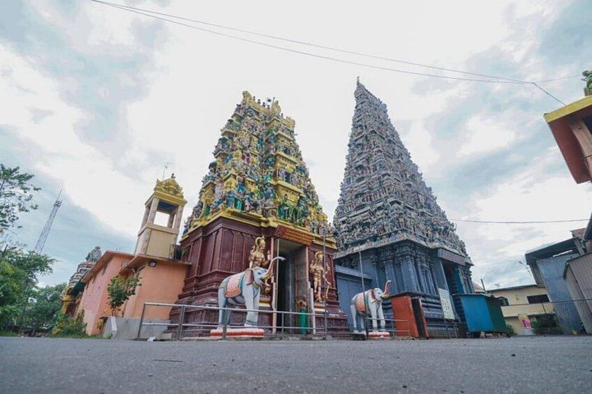 Colombo Tuk Tuk City Tour -Sightseeing Entry Fees & Food Included 3