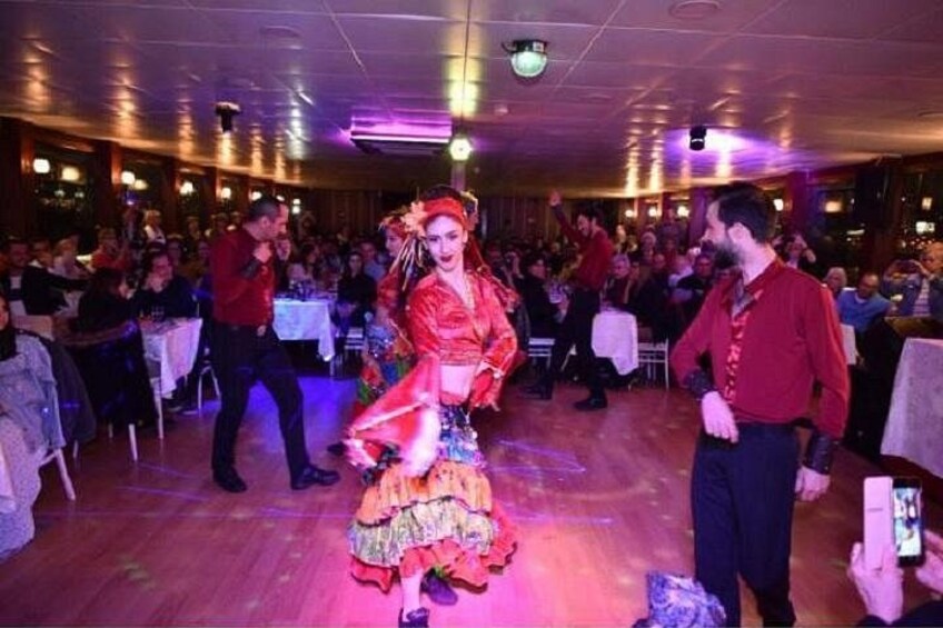 Bosphorus Dinner & Show Cruise (All Inclusive) 4