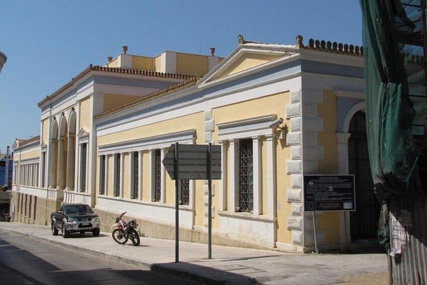 Discover neoclassical architecture in Pyrgos 3