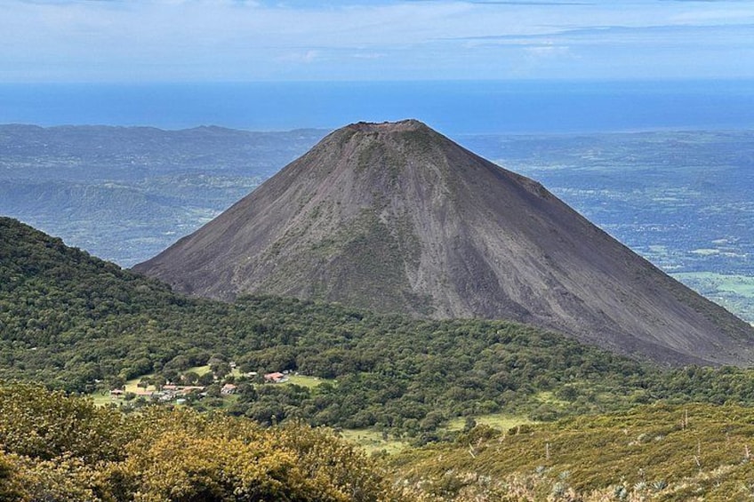 a picture of izalco volcano 1