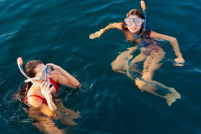 Luxury Athens Catamaran Cruise with Greek Meal & Drinks 2