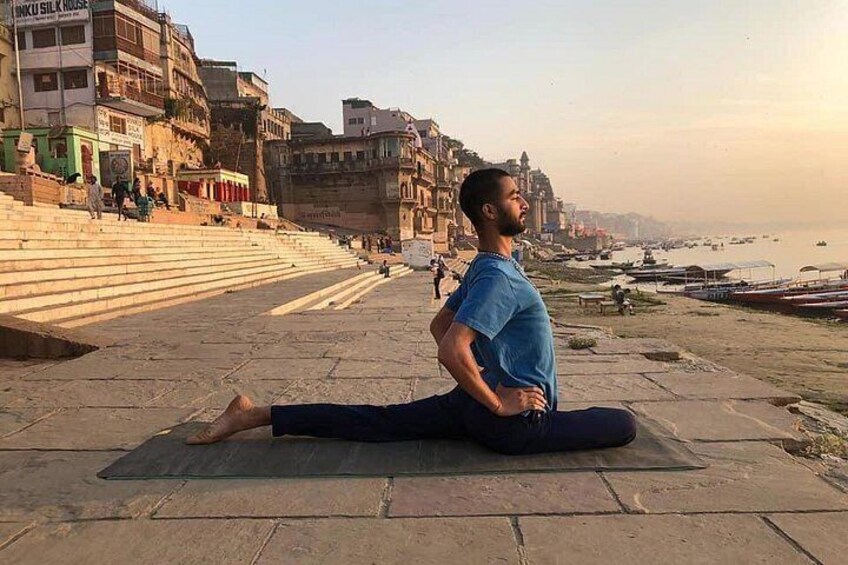 INDIVIDUAL YOGA CLASS - BEGINNER / ADVANCED Sunrise Yoga with Ayush in Varanasi 3