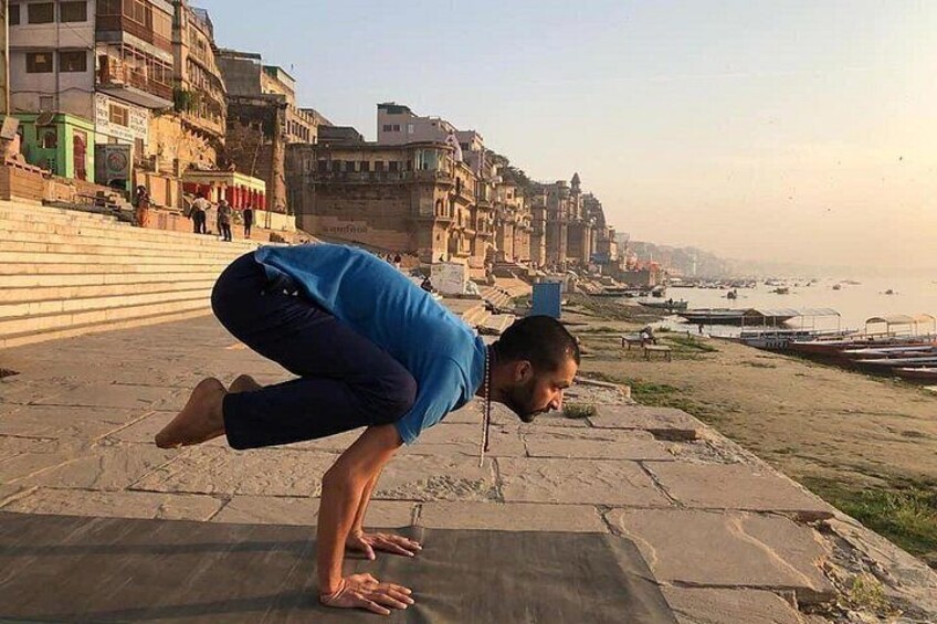 INDIVIDUAL YOGA CLASS - BEGINNER / ADVANCED Sunrise Yoga with Ayush in Varanasi 4